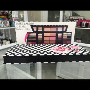Estée Lauder 42 Shades Endless Looks.